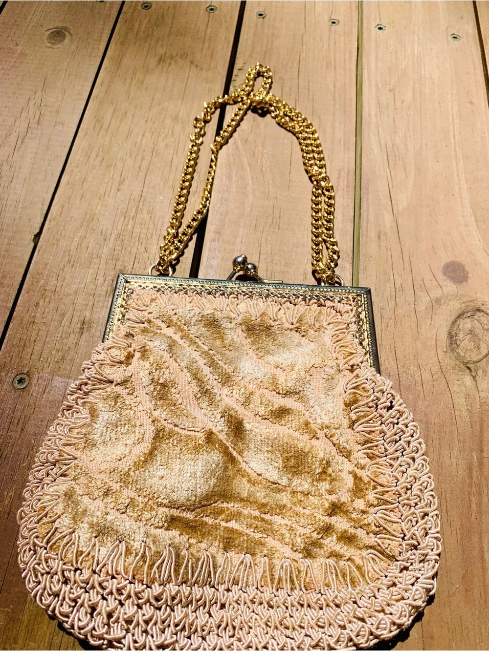 Vintage-Inspired gold Velvet Evening Bag with Gold Chain kiss clasp